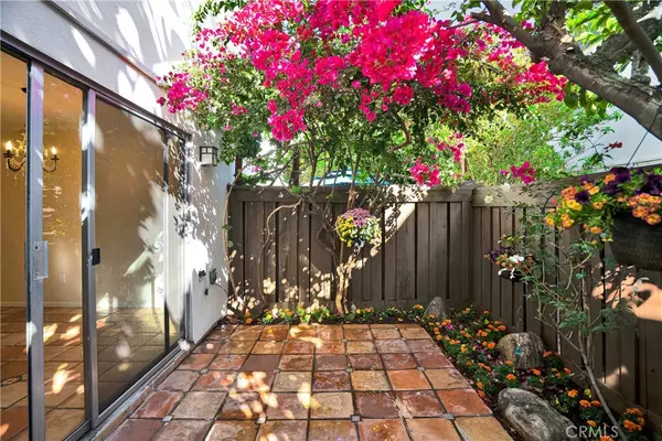 10803 Blix ST #2, Toluca Lake, CA 91602