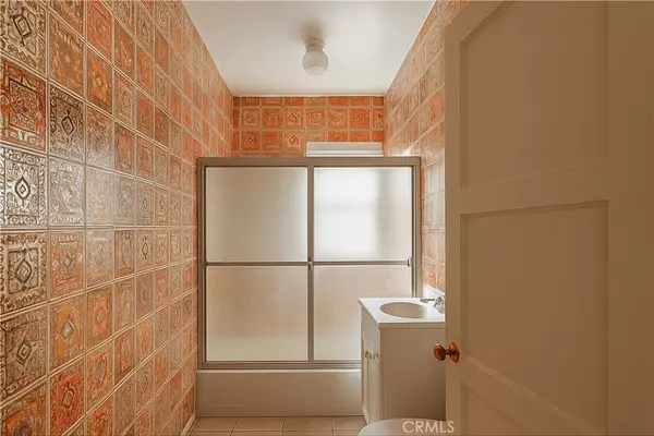 Encino, CA 91316,5052 Newcastle AVE