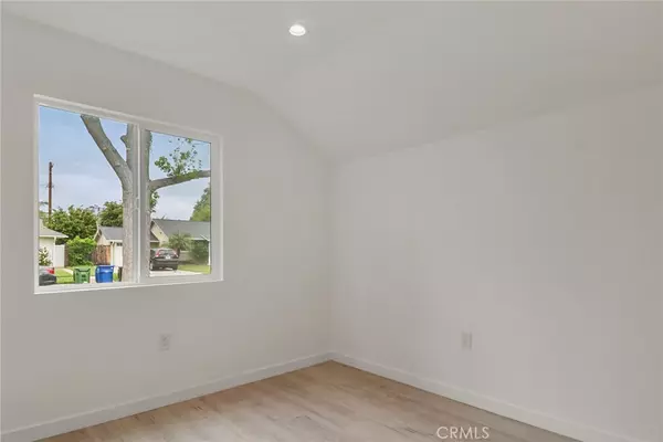 Northridge, CA 91325,7844 Lasaine