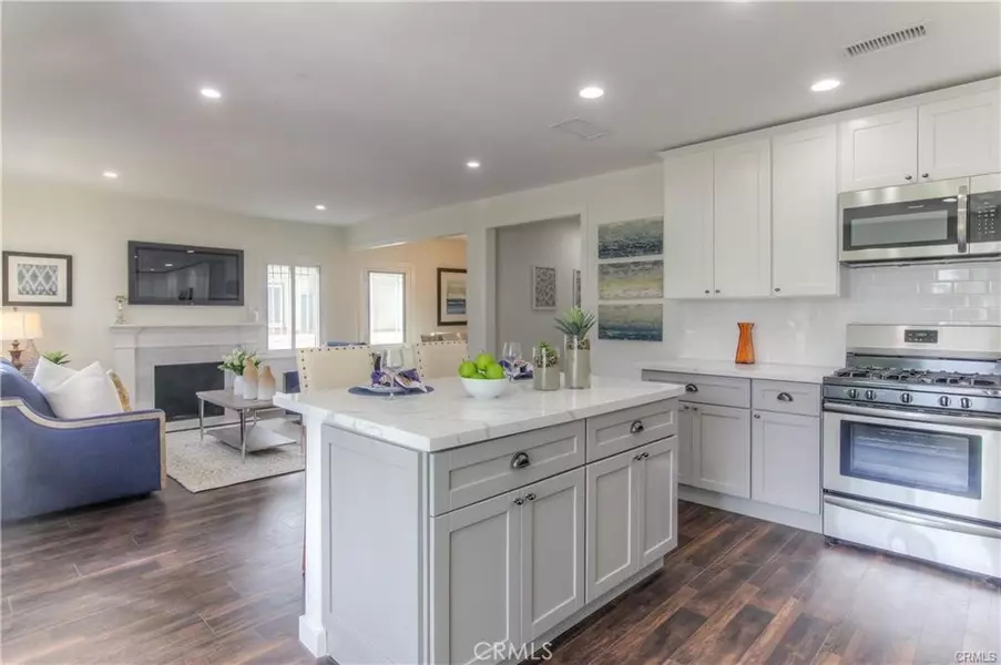 1925 N Screenland, Burbank, CA 91505