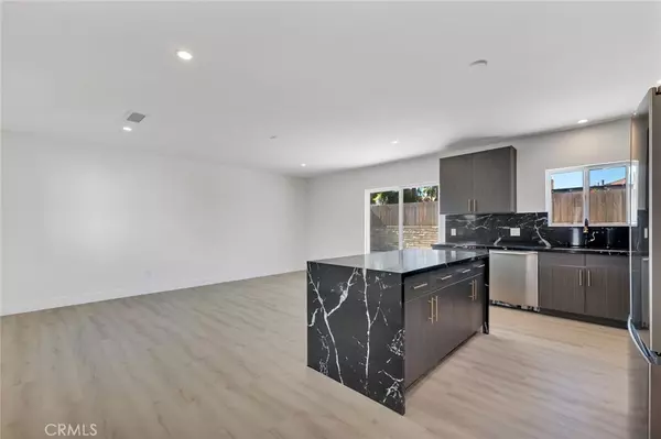 North Hollywood, CA 91605,8127 Radford AVE