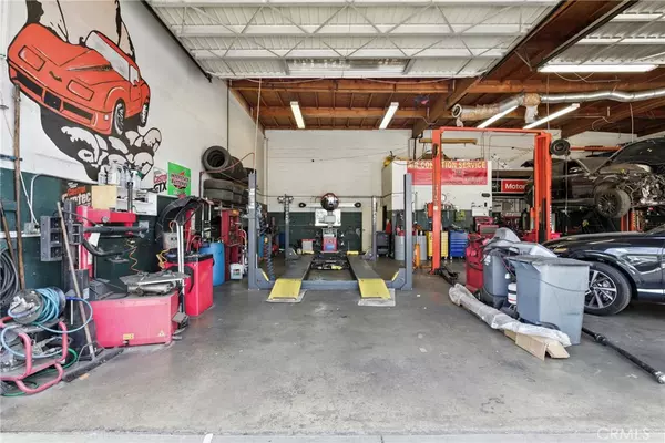 Van Nuys, CA 91405,7712 Sepulveda BLVD