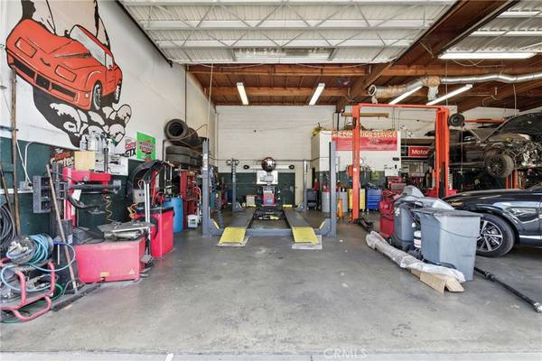 Van Nuys, CA 91405,7712 Sepulveda BLVD