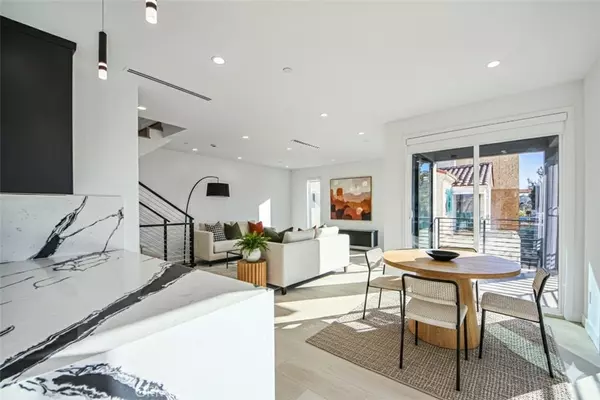 Los Angeles, CA 90016,2202 Thurman AVE