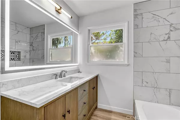 West Hills, CA 91307,7536 Shoup