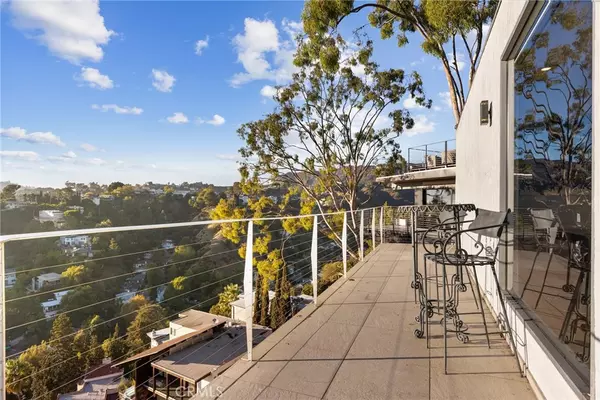 Los Angeles, CA 90068,5675 Spreading Oak DR