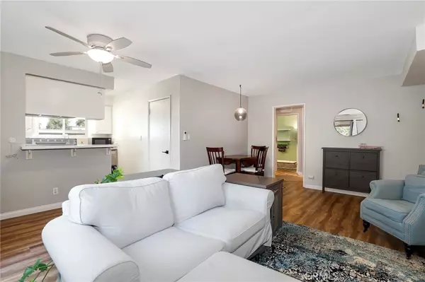 Woodland Hills, CA 91367,6021 Fountain Park Ln #2