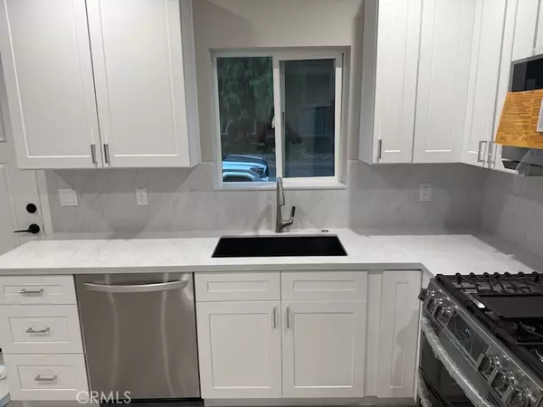 Valencia, CA 91355,25561 1/2 Novela