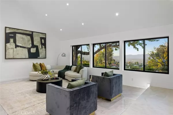 Tarzana, CA 91356,20101 Greenbriar DR