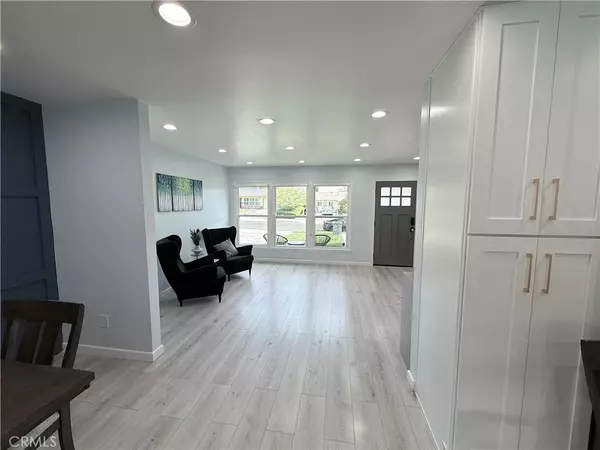 Granada Hills, CA 91344,11243 Mclennan