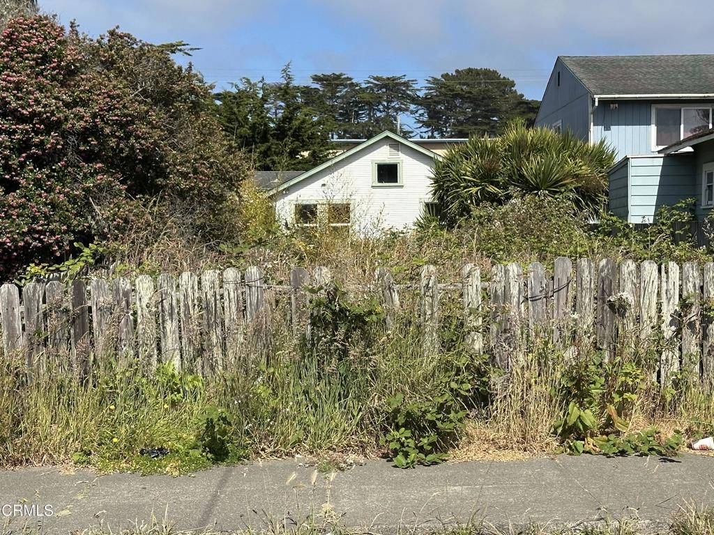 752 1/2 Stewart ST #1/2, Fort Bragg, CA 95437
