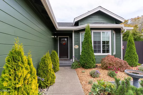 170 Hocker LN, Fort Bragg, CA 95437