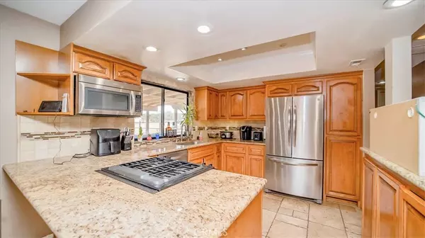 Oak Hills, CA 92344,5376 Bellflower ST