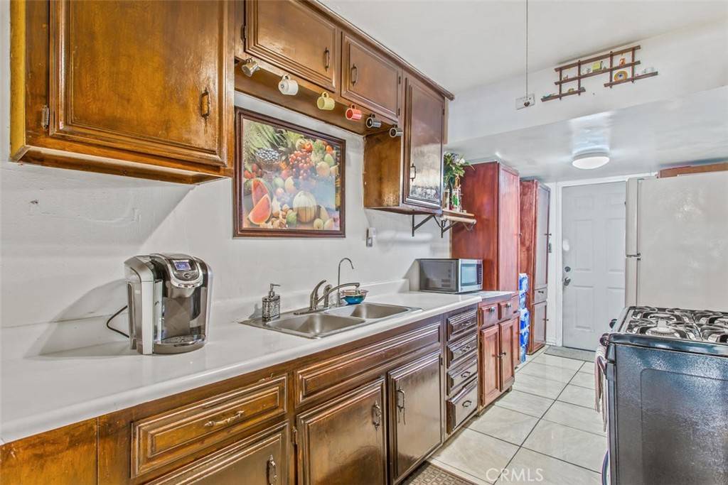 Pomona, CA 91768,554 CENTER ST
