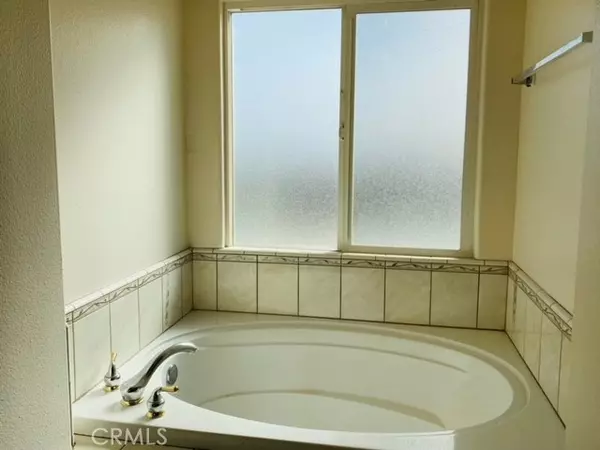 Apple Valley, CA 92307,16185 Joshua RD