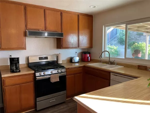 Fontana, CA 92337,14343 Glenoak PL