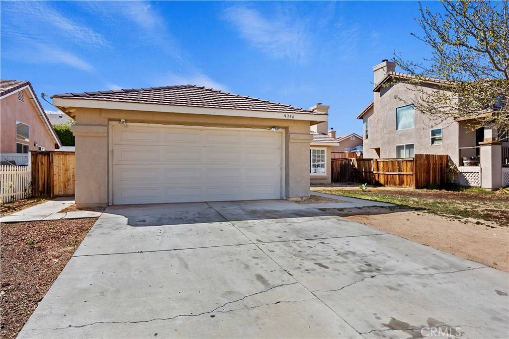 Hesperia, CA 92344,9356 Nolina DR
