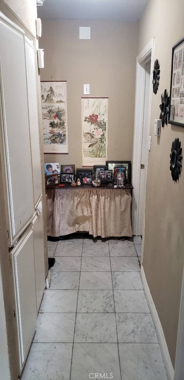 Compton, CA 90221,1113 S Pearl AVE