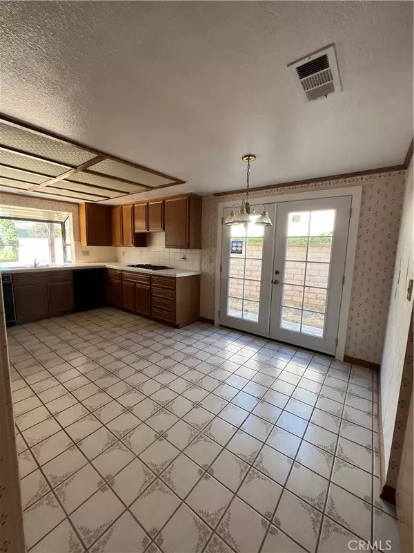 La Verne, CA 91750,5650 Los Robles