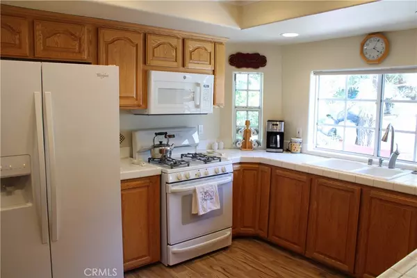 Wrightwood, CA 92397,548 Lark RD
