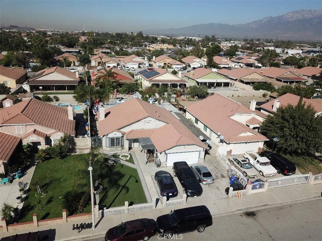 Fontana, CA 92335,8956 Larkspur DR
