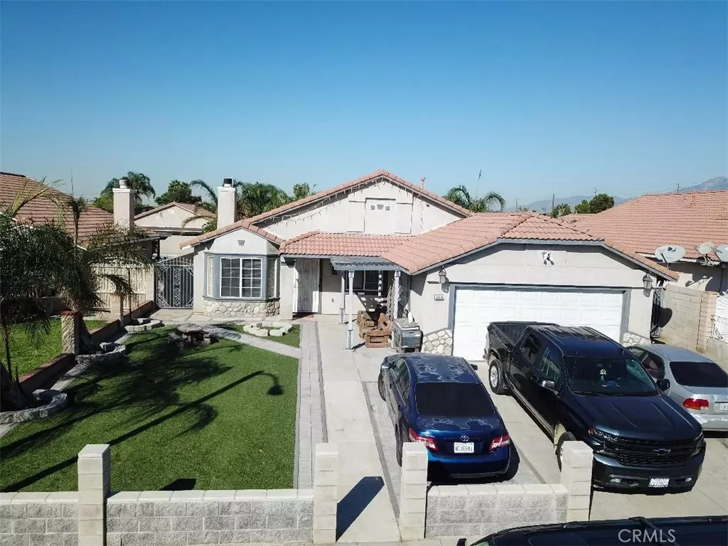 Fontana, CA 92335,8956 Larkspur DR