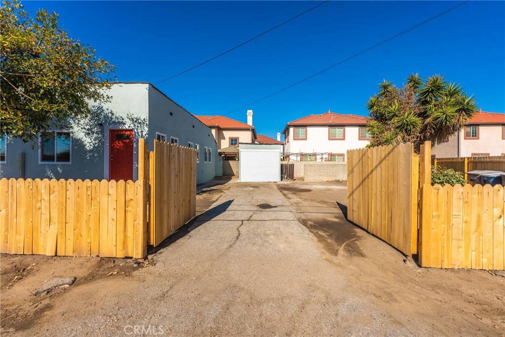 El Monte, CA 91732,4917 Peck RD #1/2 & 1/4