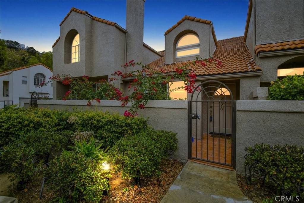 22318 Mission CIR, Chatsworth, CA 91311