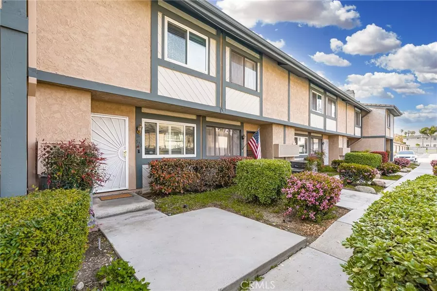 573 W 9th ST, Upland, CA 91786