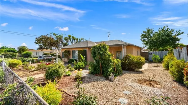 Fontana, CA 92335,8316 Heather AVE