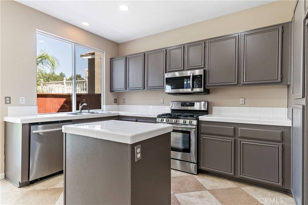 Corona, CA 92883,22677 Canyon View DR