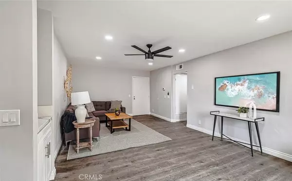 Canoga Park, CA 91304,8710 Independence AVE #208