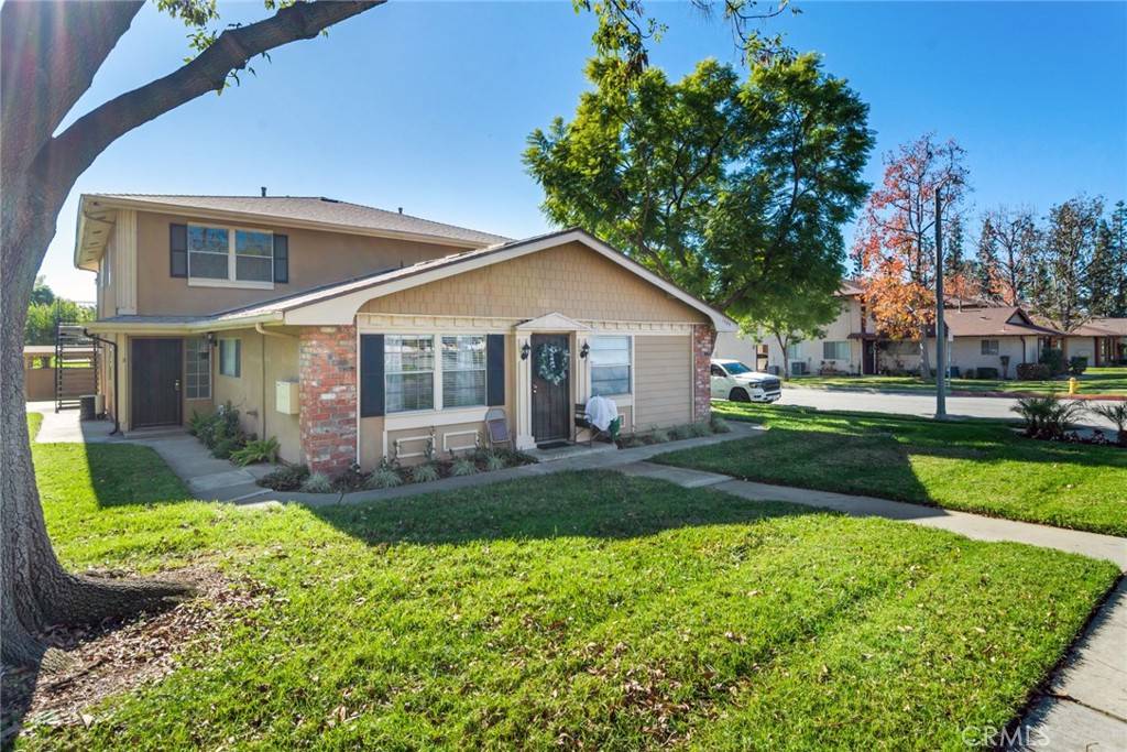 1086 W Calle De Las Estrellas #2, Azusa, CA 91702