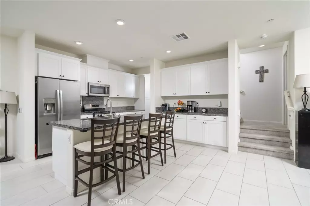 Fontana, CA 92336,16620 Wyndham LN #6