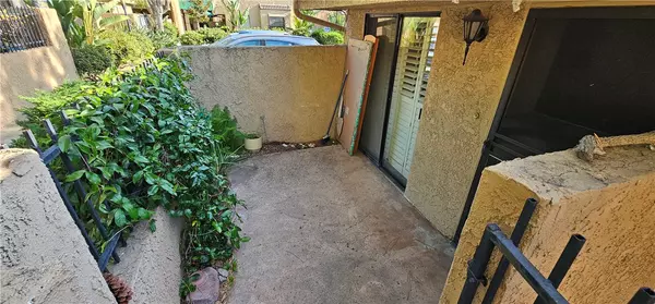 Yorba Linda, CA 92886,4706 Lakeview AVE #20