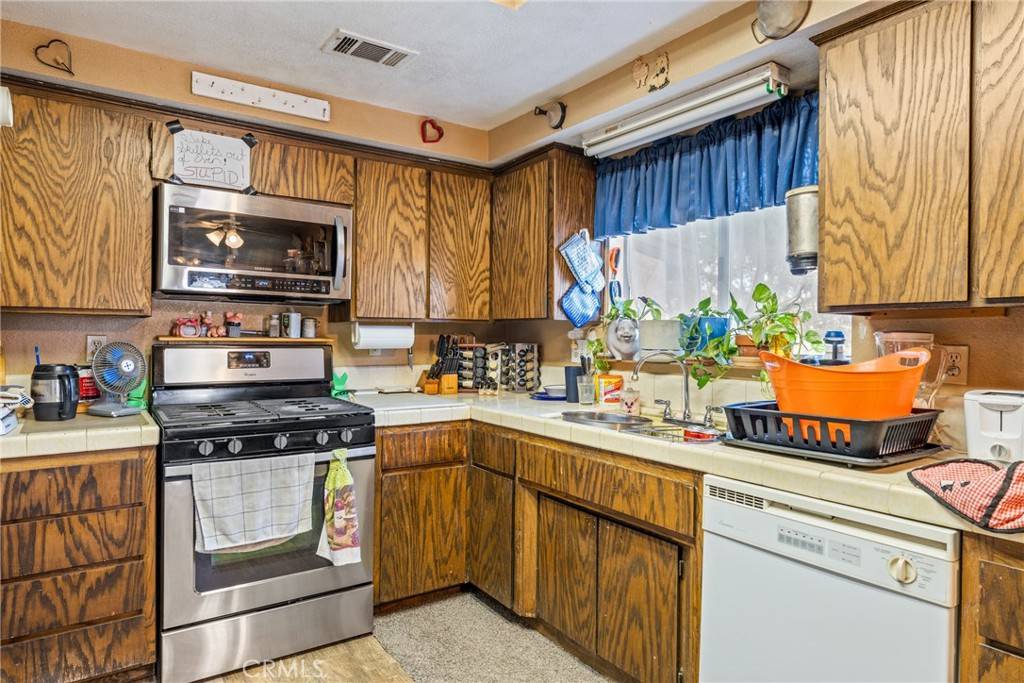 Hesperia, CA 92345,10862 Hesperia RD