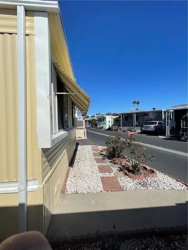 Hawaiian Gardens, CA 90716,12550 Carson ST #20