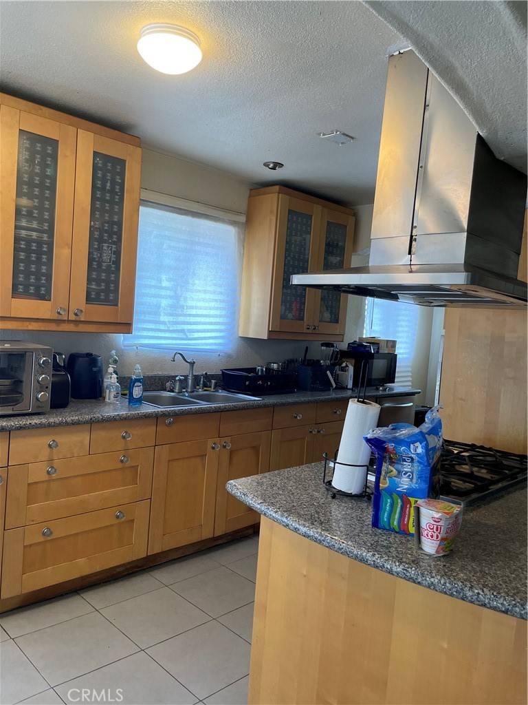 Los Angeles, CA 90016,3523 Enville PL
