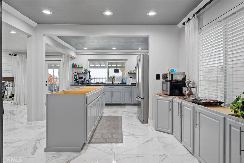 West Covina, CA 91792,2052 Thomas PL