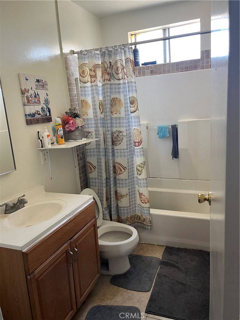 Compton, CA 90220,201 W Raymond ST