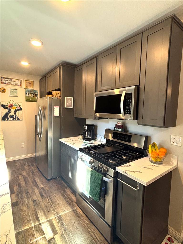 Tujunga, CA 91042,10433 Helendale AVE
