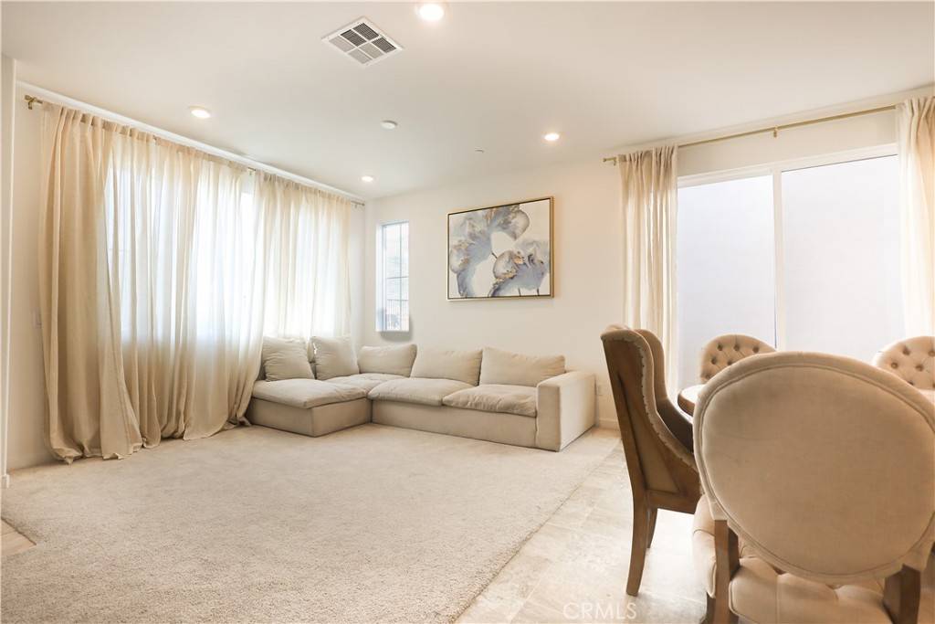 Fontana, CA 92336,16126 Cannoli CT #3
