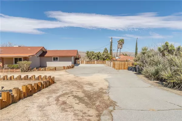 Yucca Valley, CA 92284,56766 Golden Bee DR