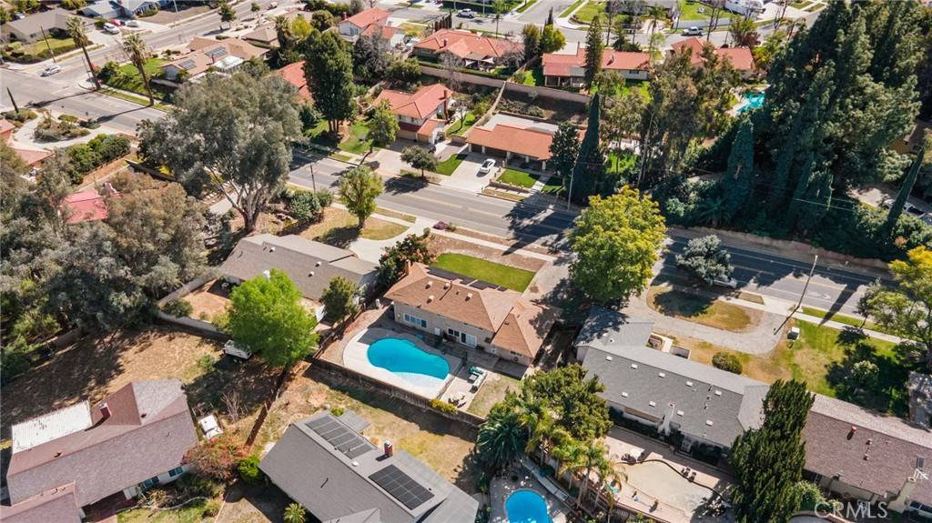 1320 W Fern AVE, Redlands, CA 92373