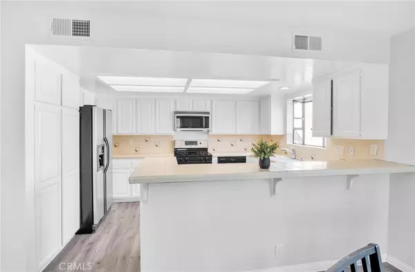 Long Beach, CA 90803,3833 E 2nd ST #203