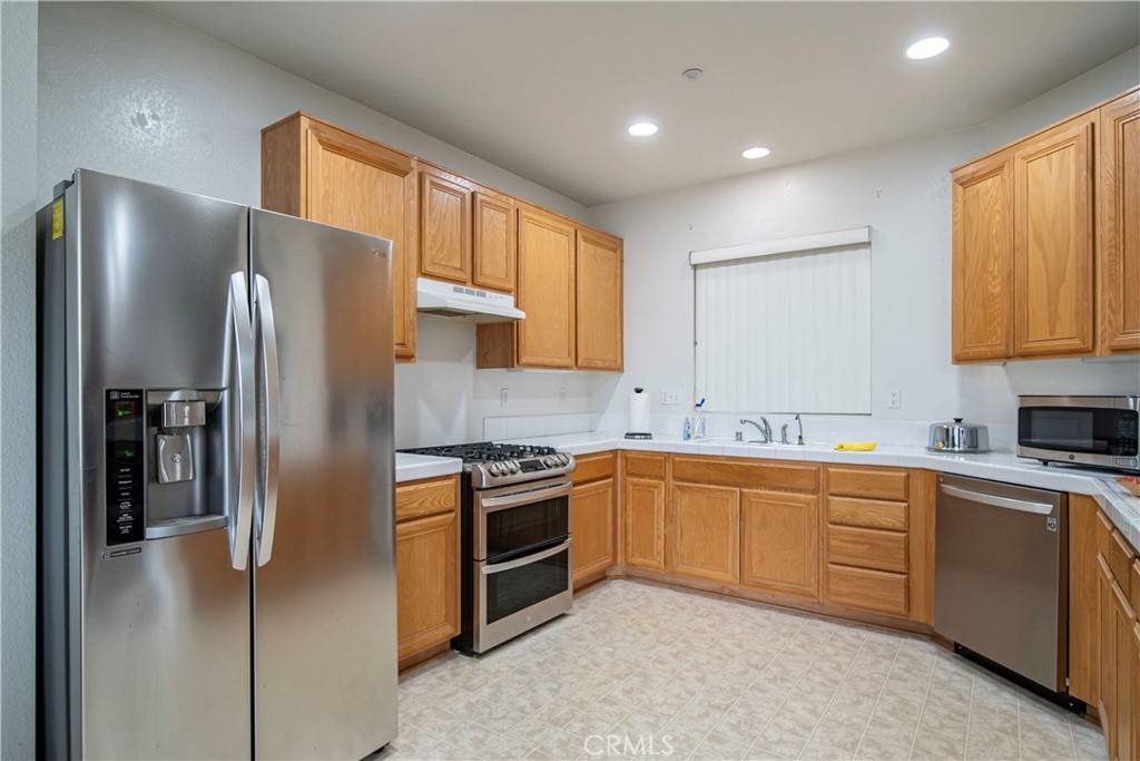 Fontana, CA 92336,6257 Long Cove DR