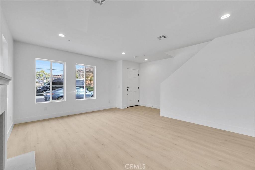Fontana, CA 92335,16385 Valencia AVE #1