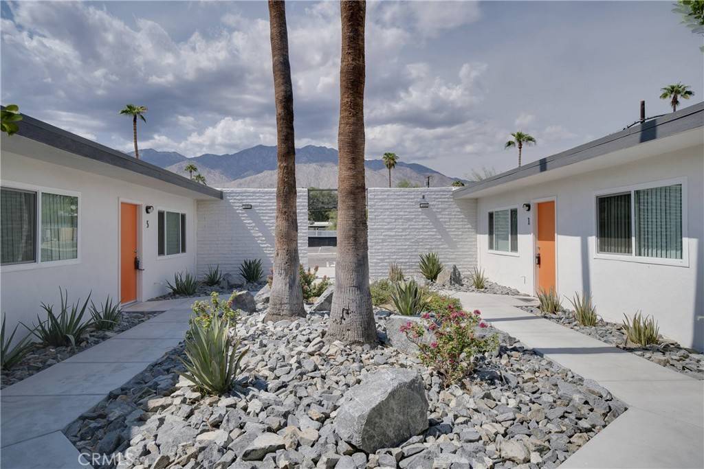 Palm Springs, CA 92264,520 S Desert View DR