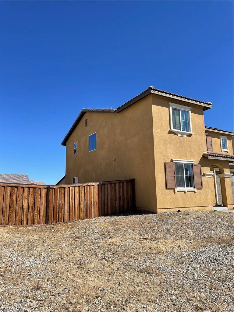 Adelanto, CA 92301,14203 Tierra Del Sur ST