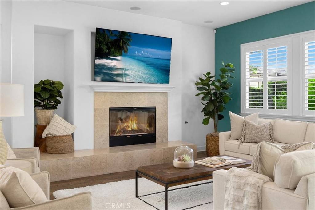 Huntington Beach, CA 92649,17495 Oakbluffs Lane